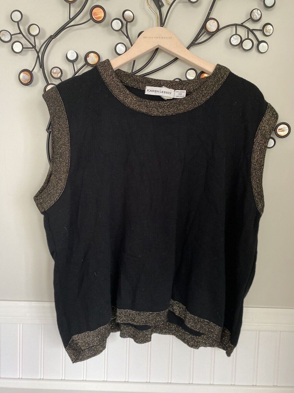 Karen Lessly 2X DESIGNER Very Chic Lux top. A very noble top, black
